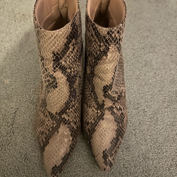Urban outfitters size 7 snakeskin kitten heel booties - Picture 3 of 7